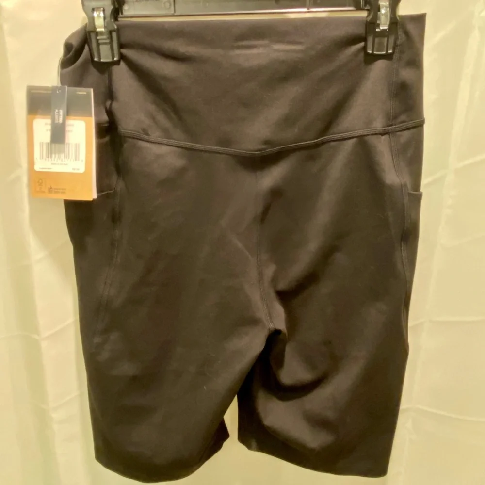 The North Face TNF Women's Running Yoga Fitness Athletic 7" Shorts NWT - Picture 3 of 6
